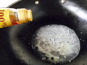 再倒入2滴的香油