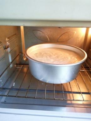 放入越热好的烤箱里，底层150度上下火烤60分钟。（烤箱3层）