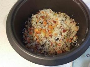 倒入电饭锅中。