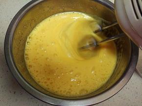 用打打蛋器低速打。