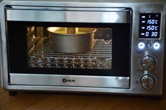 烤箱预热150度烘烤30分钟即可。