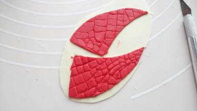 同鞋面的做法一样做好的后跟鞋面