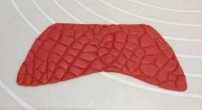 用切刀切好鞋面