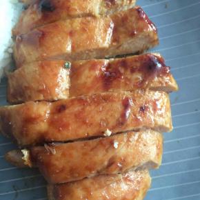 做好的鸡肉切条。