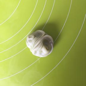 取一个小面卷从中间对折