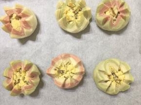 入预热好的烤箱烤30分钟，很惊艳哦出烤箱的那一刻