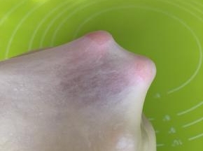 揉到可以轻轻拉出薄膜