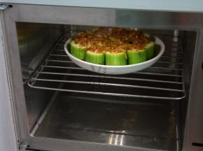 放入蒸汽炉里蒸5分钟