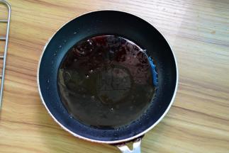 油、酱油、盐烧热调点汁，蒸出来有水可以倒点