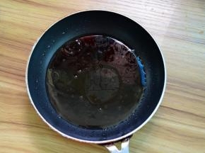 油、酱油、盐烧热调点汁，蒸出来有水可以倒点