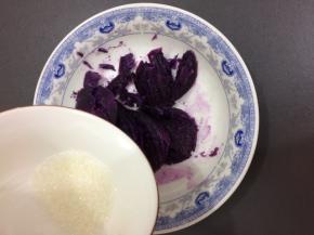 紫薯里加入白糖