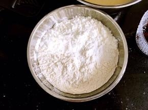 所有粉类混合称重。