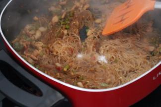 8.加入盐和糖调味收汁出锅即可