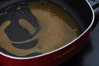 5.直到砂糖全部融化 呈琥珀色