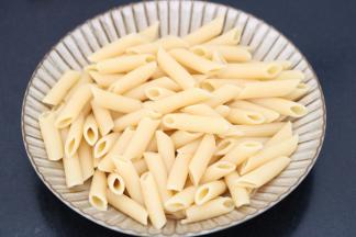 3.煮熟过凉水备用（过不过凉水看你喜好）