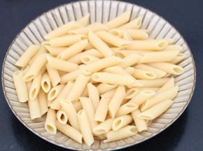 3.煮熟过凉水备用（过不过凉水看你喜好）