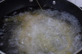 3.煮10-15分钟左右取出过凉水（根据自己喜好）