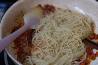 7.撒上黑胡椒碎即可