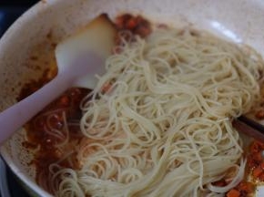 7.撒上黑胡椒碎即可
