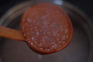 3.西米煮到外面透明里面有个小白心关火闷15分钟