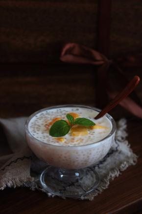 6.放进椰浆里，放上芒果粒即可