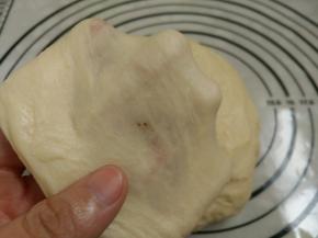 2.揉至完全扩展阶段（个人觉得只揉到光滑的面团跟吃馒头没什么区别）