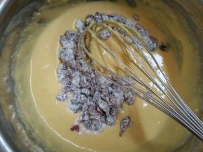 5.倒入蔓越莓搅拌均匀备用