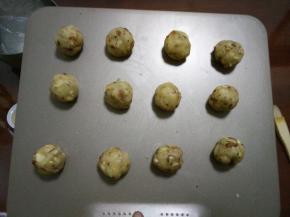 5.揉成12等份的小球