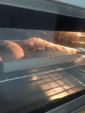 面团放入烤箱中下层180度20分钟（时间和温度根据自己烤箱温差调整）