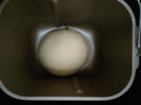 3.进行第一次发酵 发酵至2-2.5倍大