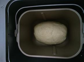 8.卷起来 捏紧 收口处 进行二次发酵