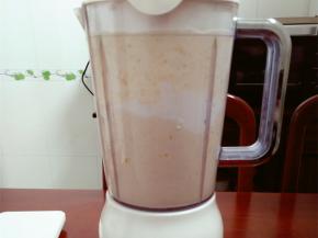 4.搅打细腻，表面装饰即可 