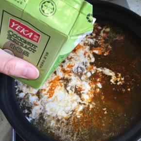 汤料煮化开以后加入浓椰浆