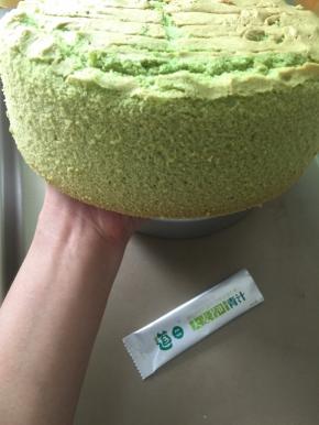 出炉震盘倒扣在网架上，完全冷却脱模