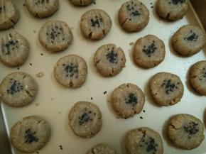7.撒上少许黑芝麻作为装饰
