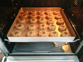 8.放入预热好的烤箱里，中层170度20分钟