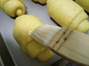 13.发酵好取出刷蛋液