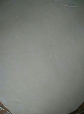 擀成3毫米薄的面片