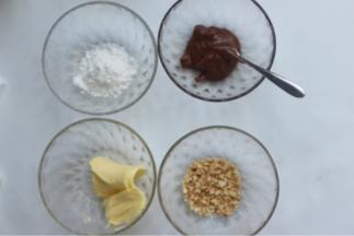 现在来制作奶油霜，准备好所有的材料