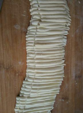 切成3-4毫米宽的条形状