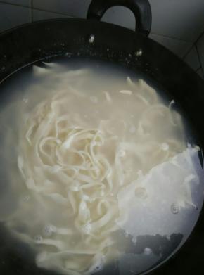 开水下锅，煮3分钟