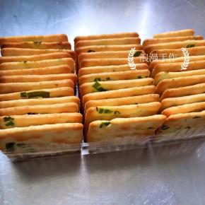 4，准备好苏打饼干备用。