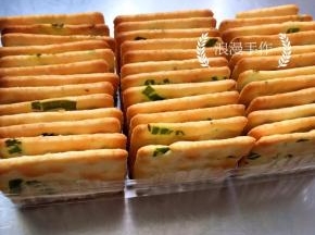 4，准备好苏打饼干备用。