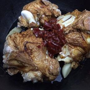 将各种调料放入