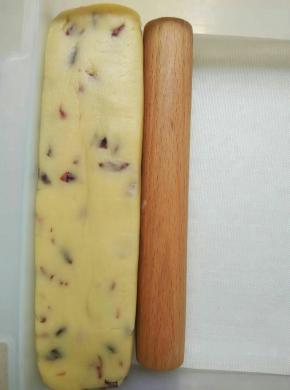 用手整理好形状，放冰箱冷冻1个小时