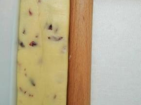 用手整理好形状，放冰箱冷冻1个小时