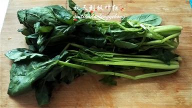 准备菠菜。