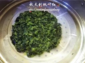蒸好的菜疙瘩取出晾凉。