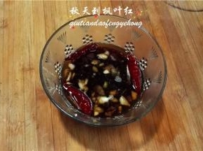 加香醋、生抽、盐、香油即可。