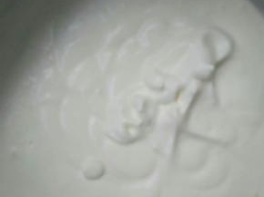 淡奶油低速打发，打发至轻轻提起画8字不消失即可